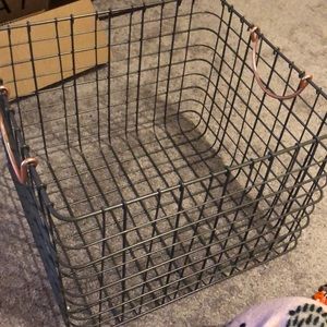 Wire organizer bin